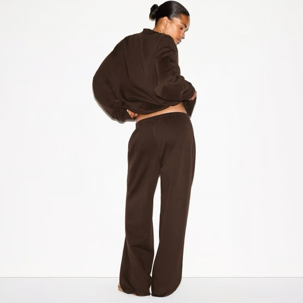 SKIMS Boyfriend Fleece Baggy Sweatpant in Espresso Size Small - Picture 6 of 16